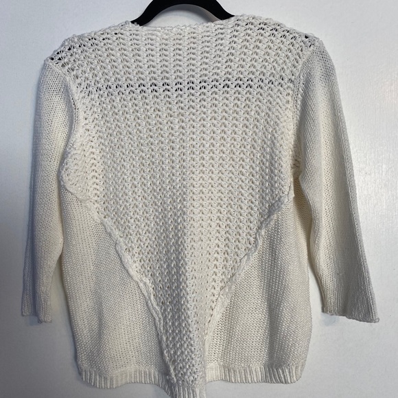 Lady’s top - Picture 2 of 3